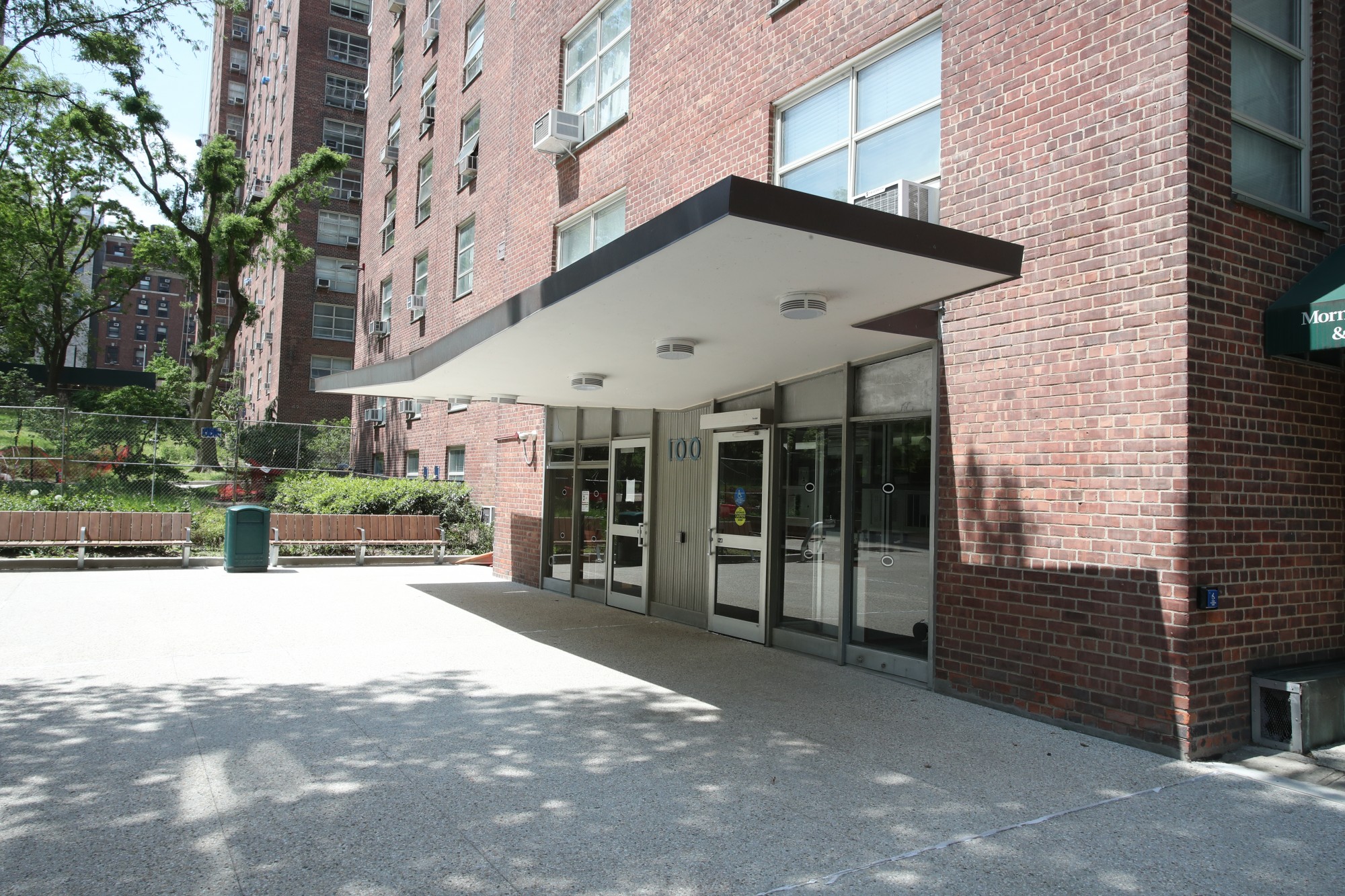 100 La Salle main entrance