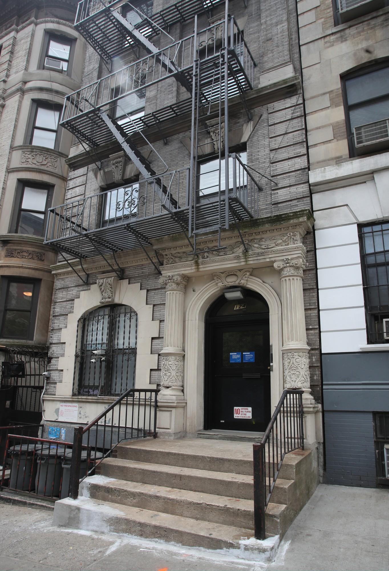 124 La Salle Street Facade