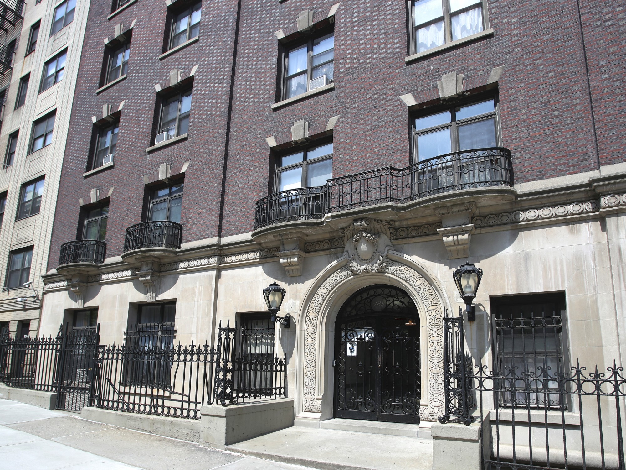 189 Claremont Avenue Entrance