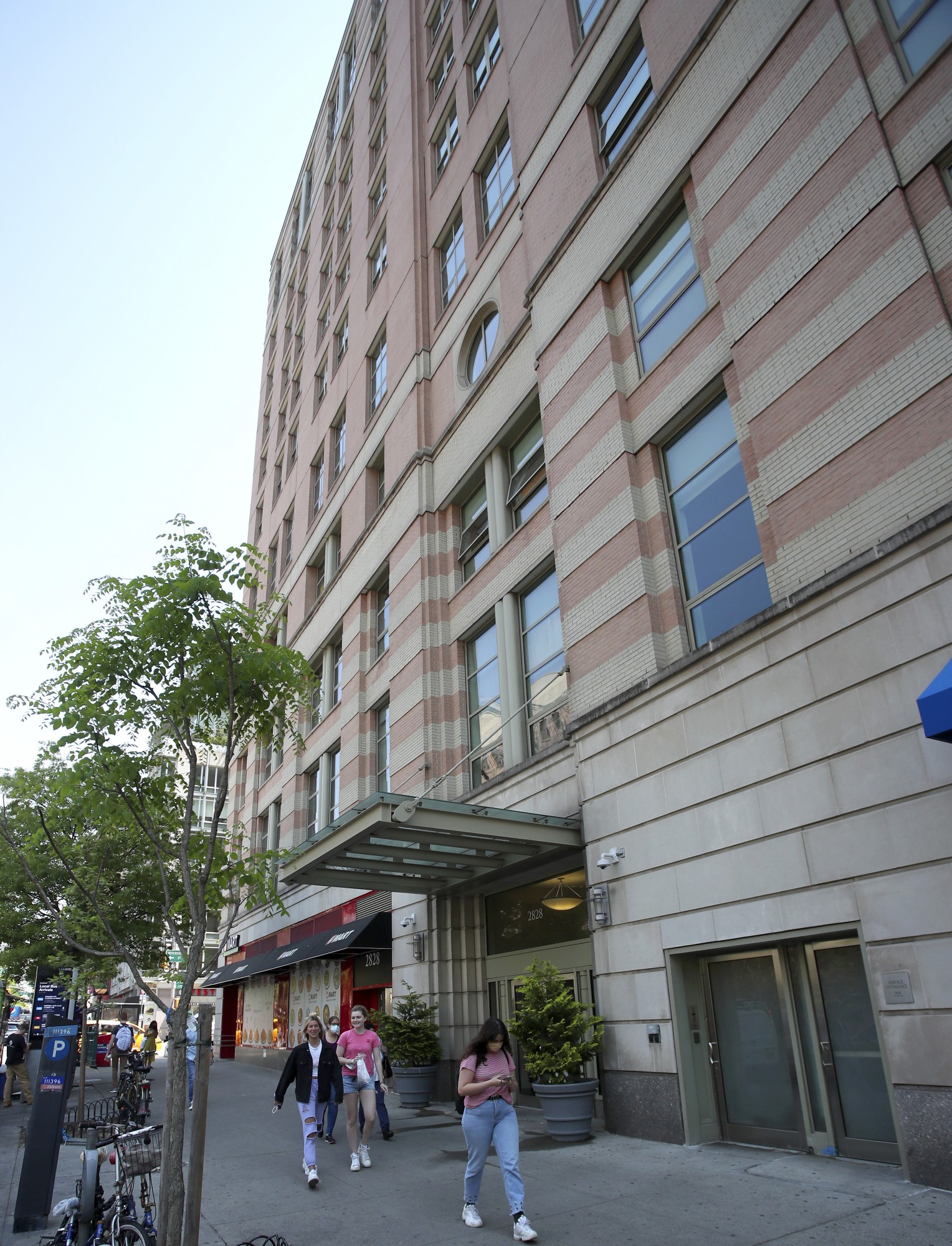 2828 Broadway from street
