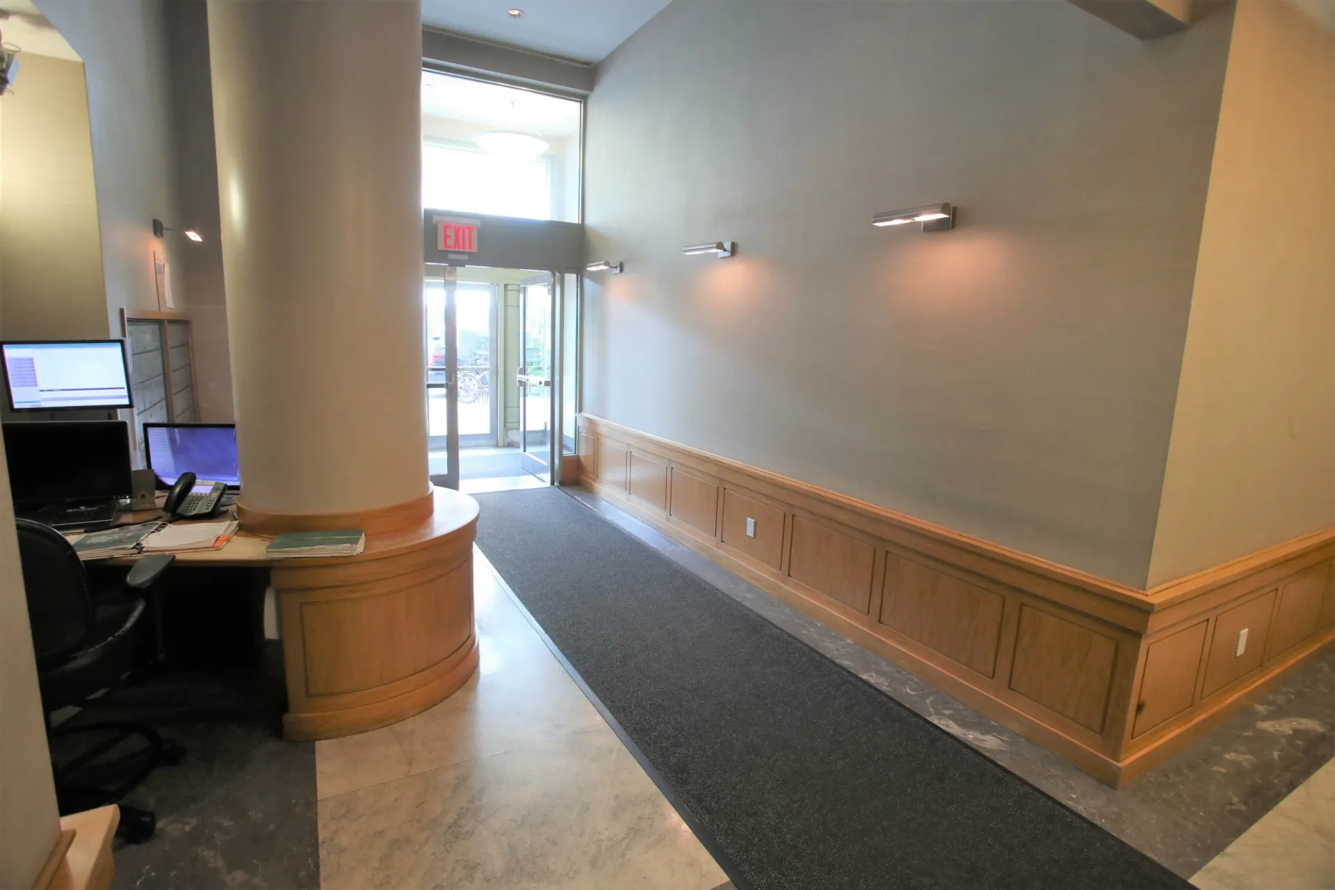 2828 Broadway Lobby