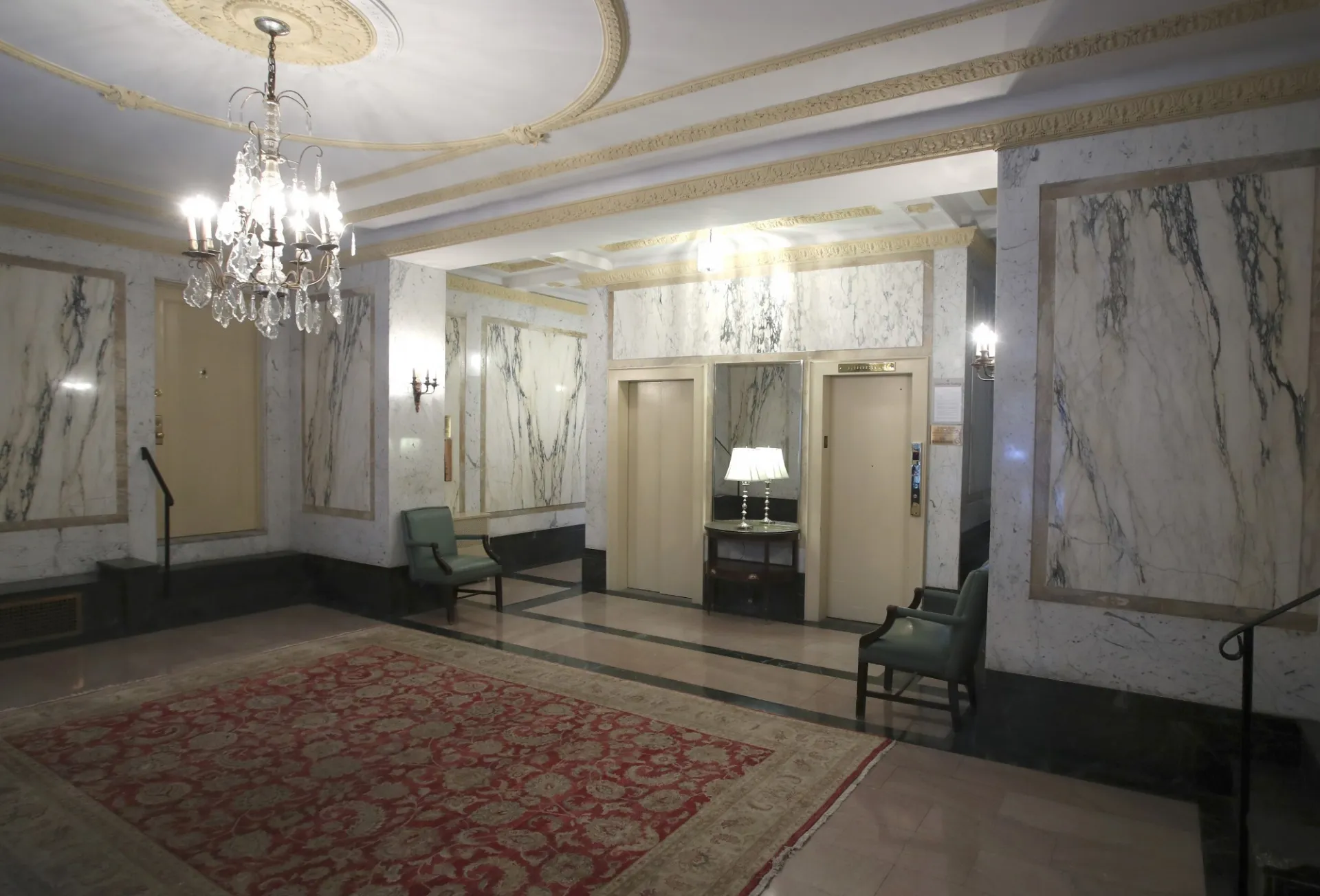 39 Claremont  Avenue Lobby