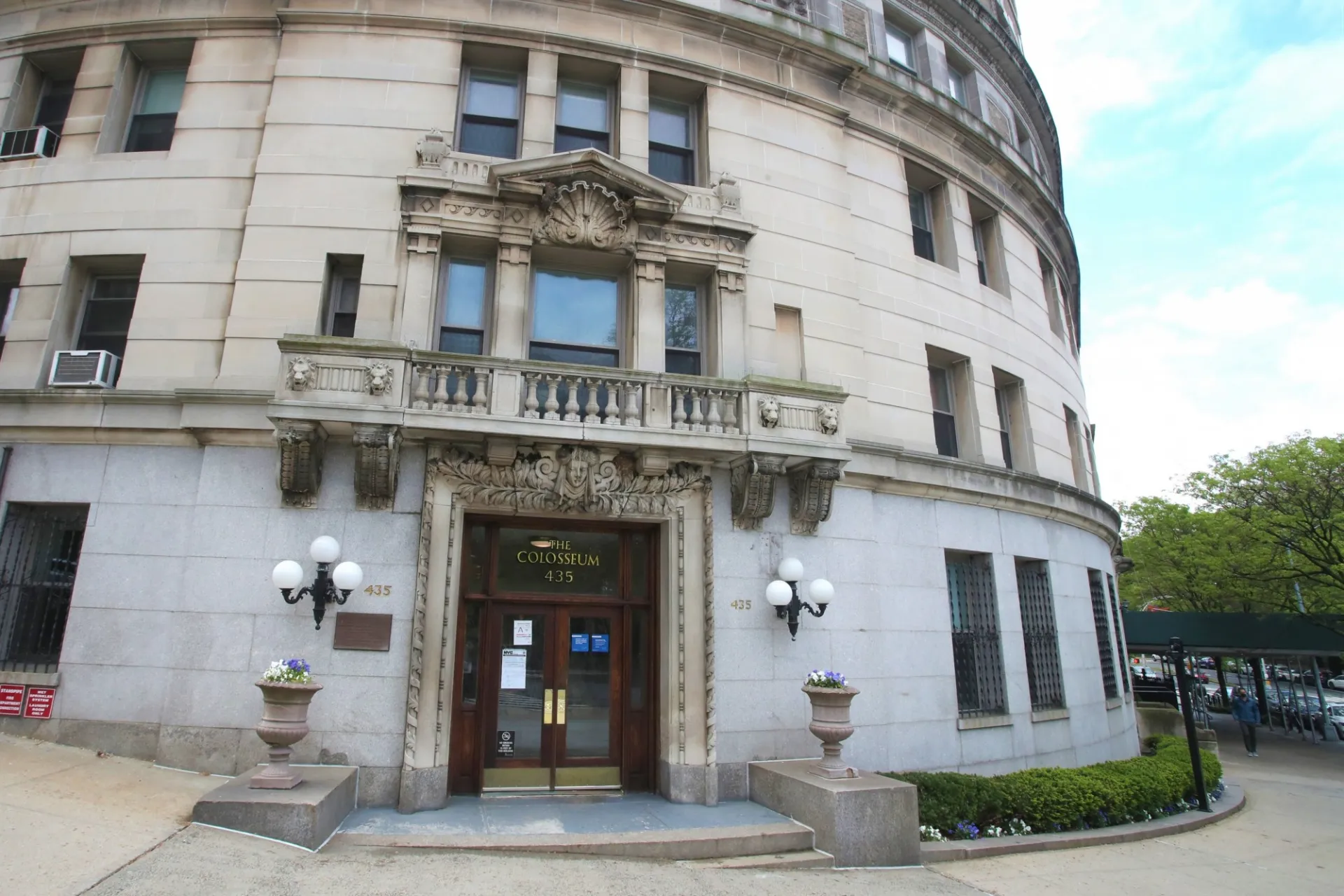 435 Riverside Drive Entrance