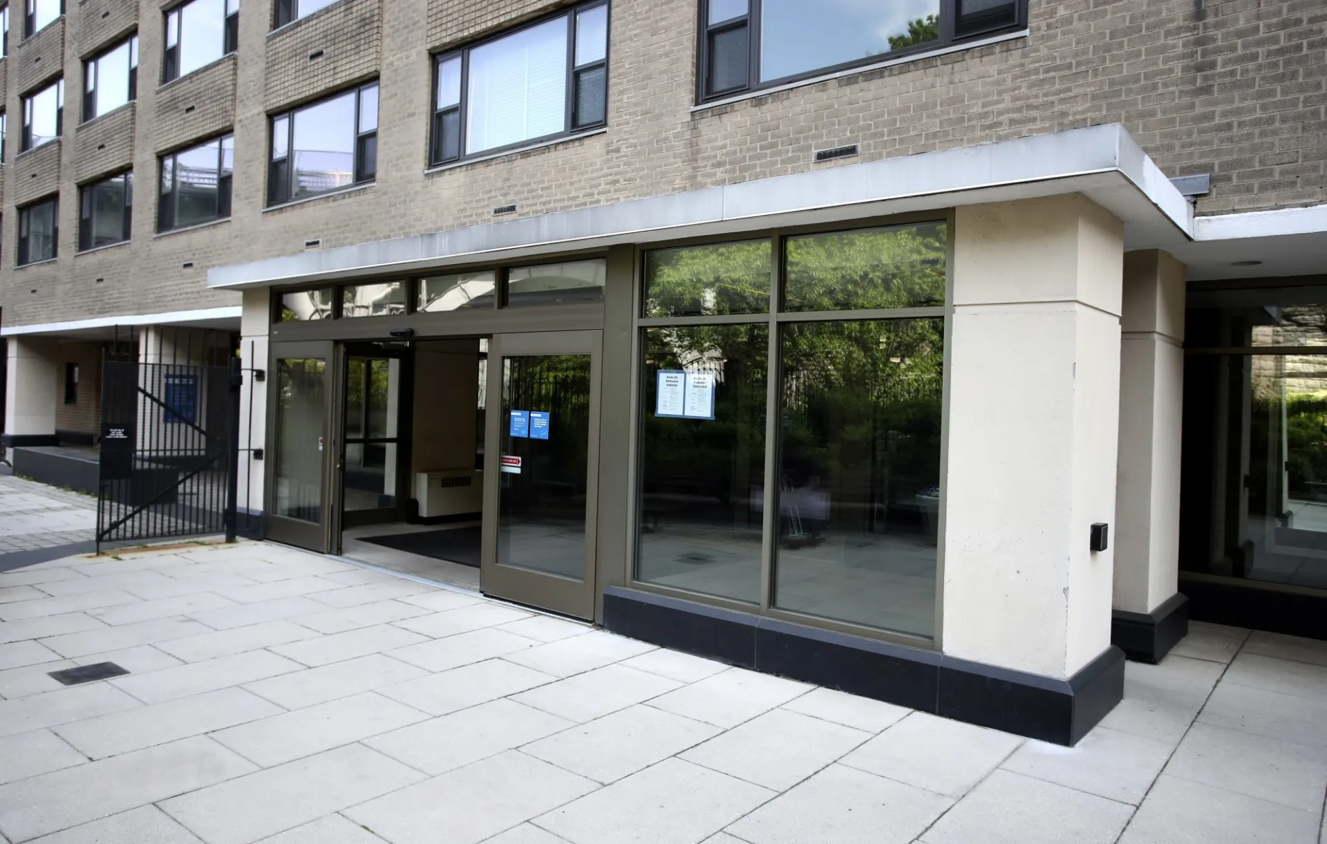 560 Riverside Drive Entrance